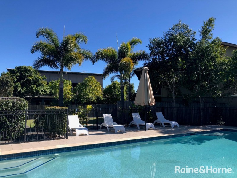 2Livings Large Balco/U80 123 Barrack Road, Cannon Hill QLD 4170