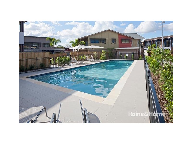 2Livings Large Balco/U80 123 Barrack Road, Cannon Hill QLD 4170