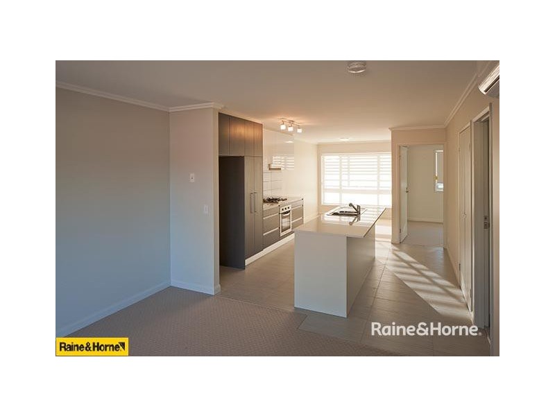 2Livings Large Balco/U80 123 Barrack Road, Cannon Hill QLD 4170