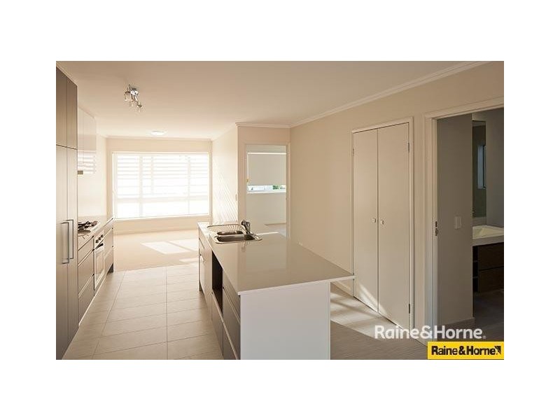 2Livings Large Balco/U80 123 Barrack Road, Cannon Hill QLD 4170