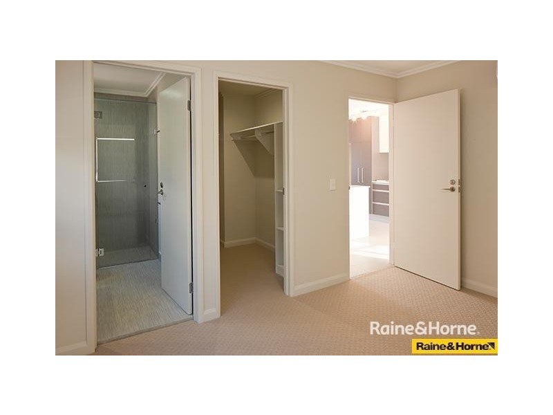 2Livings Large Balco/U80 123 Barrack Road, Cannon Hill QLD 4170