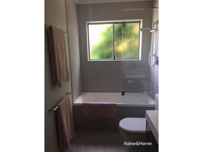 2Livings Large Balco/U80 123 Barrack Road, Cannon Hill QLD 4170