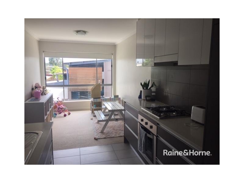 2Livings Large Balco/U80 123 Barrack Road, Cannon Hill QLD 4170