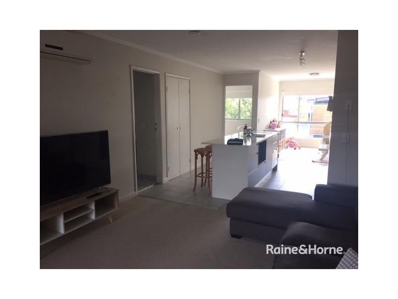 2Livings Large Balco/U80 123 Barrack Road, Cannon Hill QLD 4170