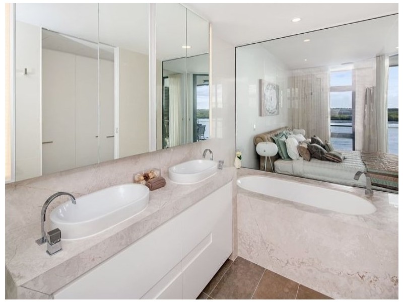 Paradise Point QLD 4216