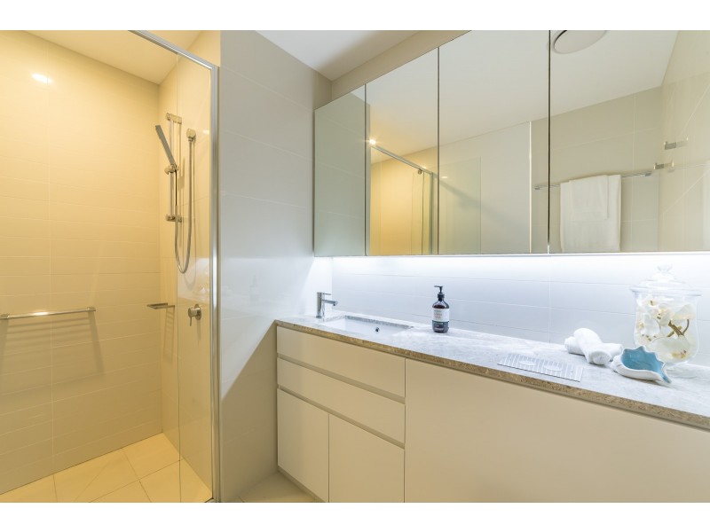 Paradise Point QLD 4216