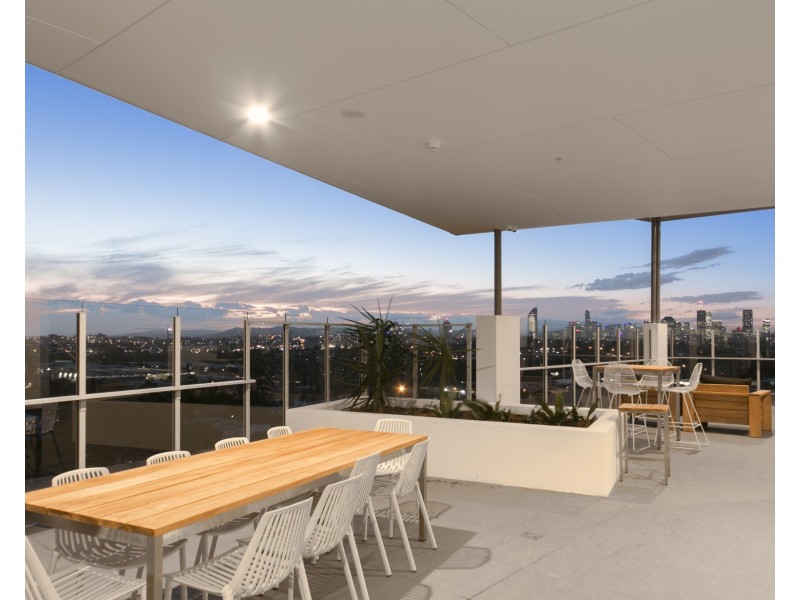 2045/123 Cavendish Road, Coorparoo QLD 4151