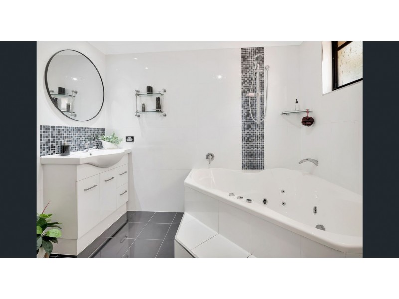 21 Patura Drive, Ashmore QLD 4214