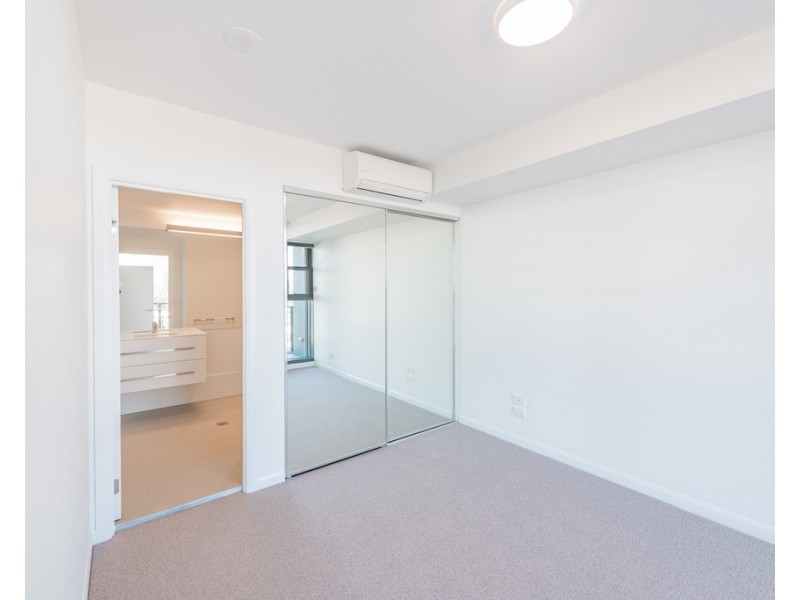 21105/300 Old Cleveland Rd, Coorparoo QLD 4151