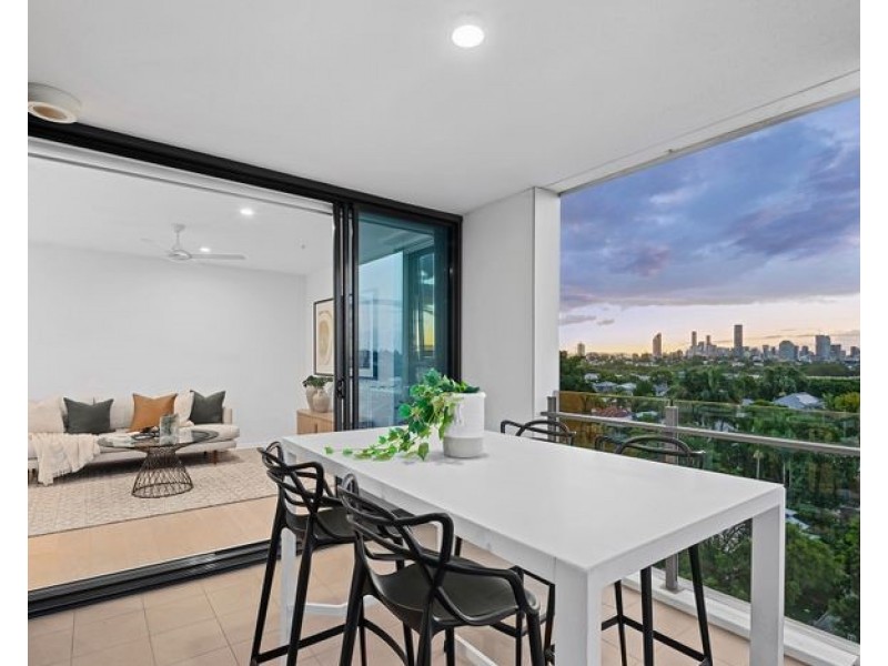 1075/123 Cavendish Road, Coorparoo QLD 4151