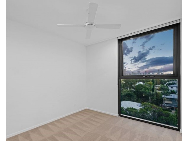 1075/123 Cavendish Road, Coorparoo QLD 4151