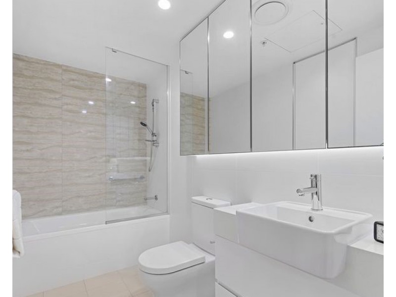 1075/123 Cavendish Road, Coorparoo QLD 4151