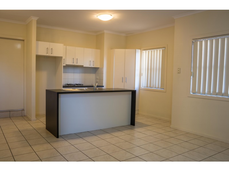 1/77 Depper St, St Lucia QLD 4067