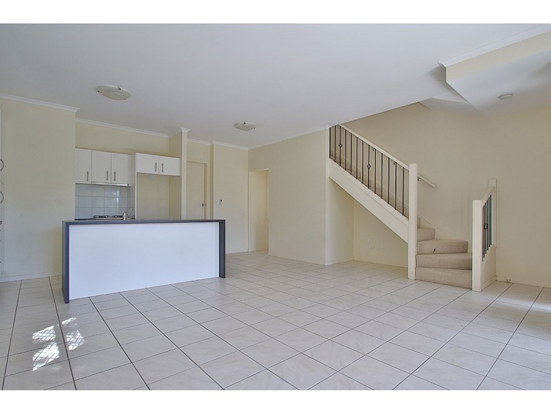 1/77 Depper St, St Lucia QLD 4067
