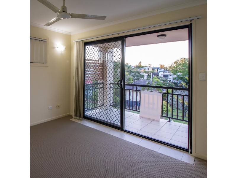 1/77 Depper St, St Lucia QLD 4067