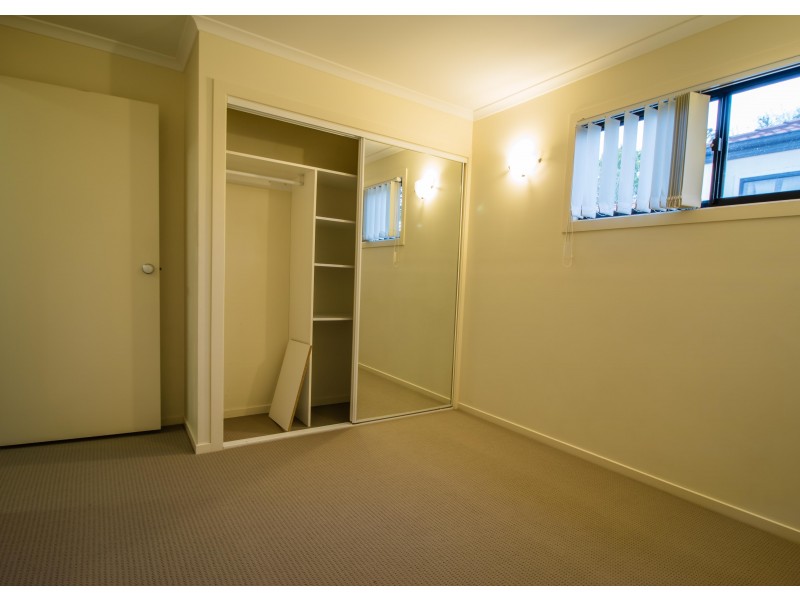 1/77 Depper St, St Lucia QLD 4067