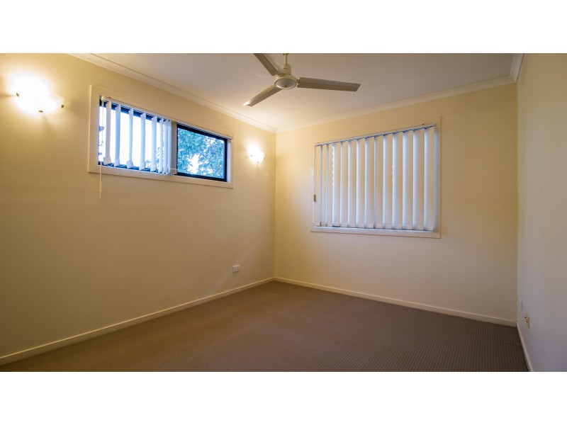 1/77 Depper St, St Lucia QLD 4067