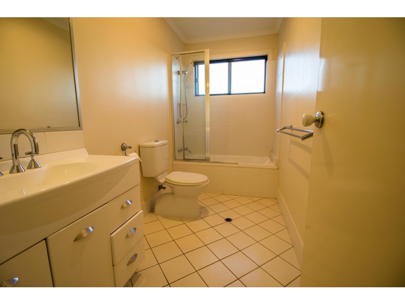 1/77 Depper St, St Lucia QLD 4067