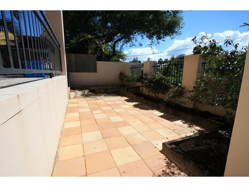 1/77 Depper St, St Lucia QLD 4067