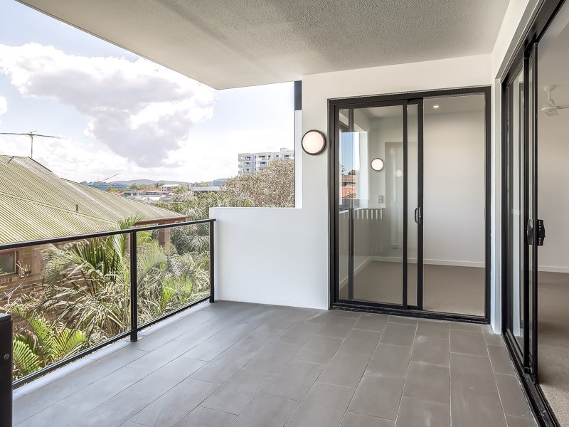 206/27 Kingsmill St, Chermside QLD 4032