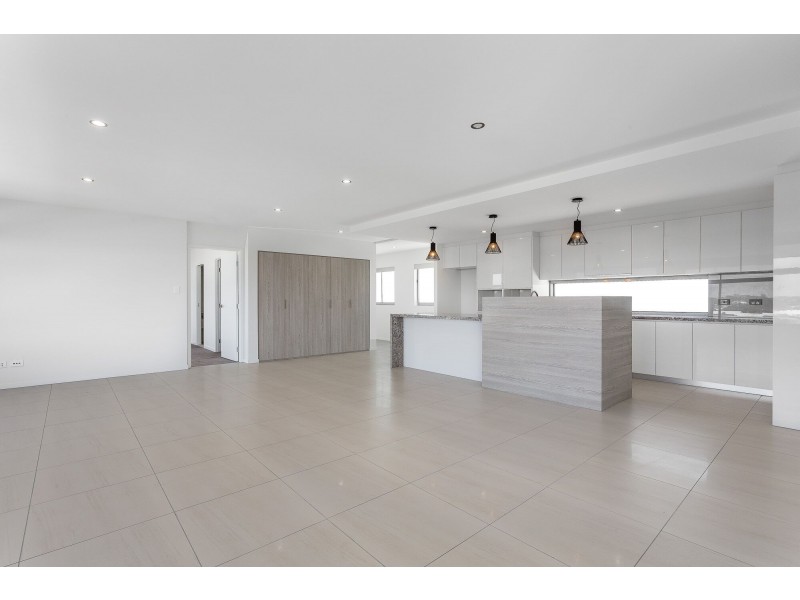 4 ANDERSON STREET, Scarborough QLD 4020