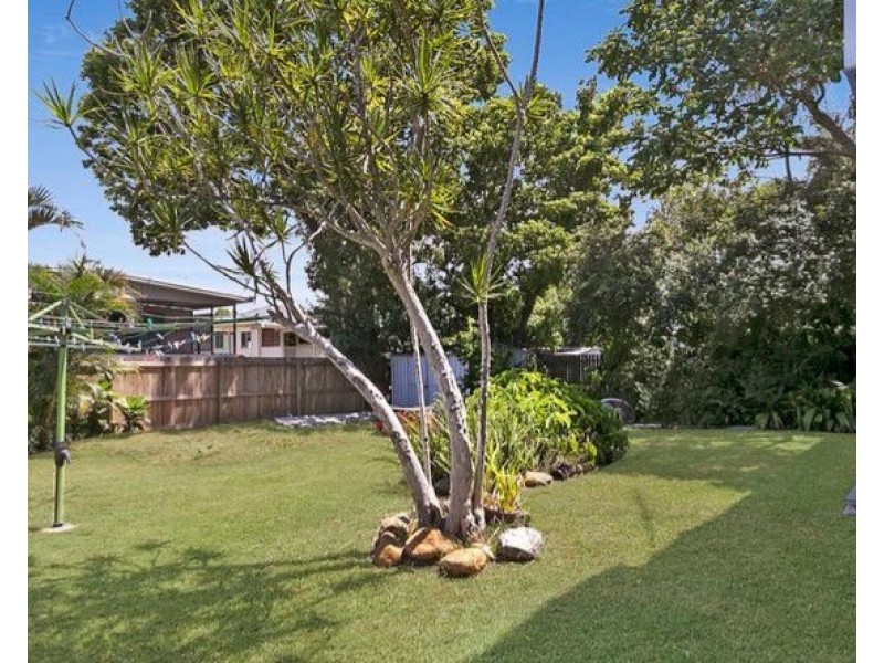 4 Leadale Street, Wynnum West QLD 4178
