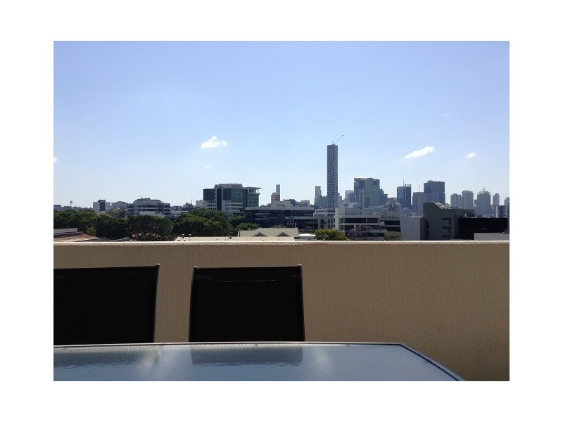 16/15 Walsh Street, Milton QLD 4064
