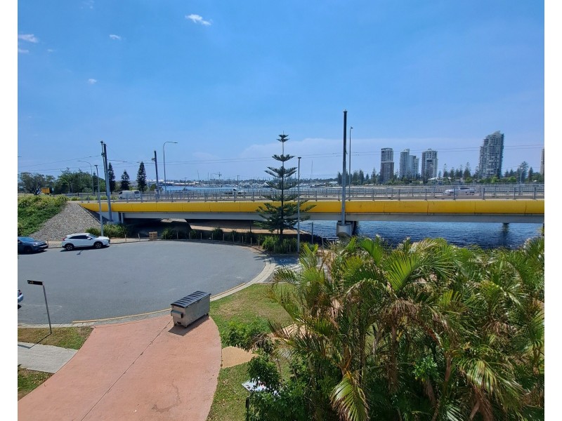 211/2 Barney Street, Southport QLD 4215
