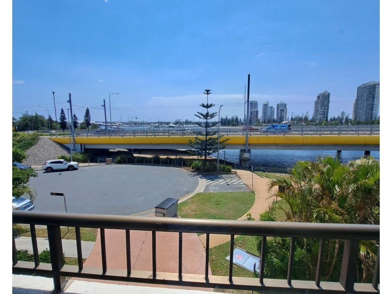 211/2 Barney Street, Southport QLD 4215