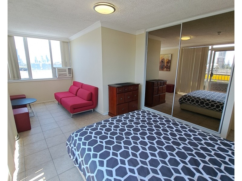 211/2 Barney Street, Southport QLD 4215