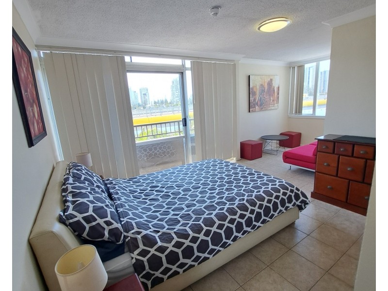 211/2 Barney Street, Southport QLD 4215