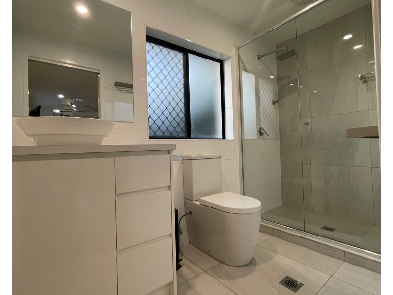 A/1 Pira Court, Ashmore QLD 4214