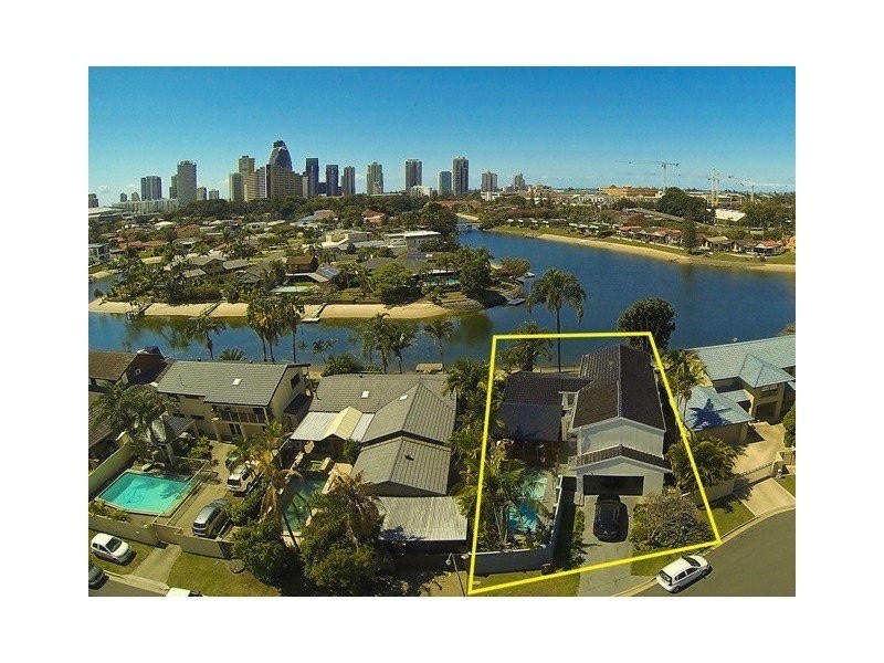 20 Maureen court, Broadbeach Waters QLD 4218