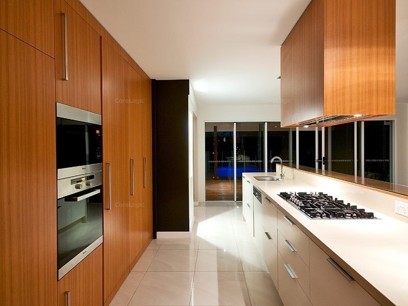 20 Maureen court, Broadbeach Waters QLD 4218