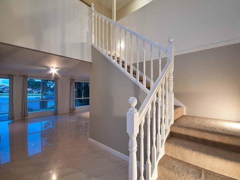 20 Maureen court, Broadbeach Waters QLD 4218