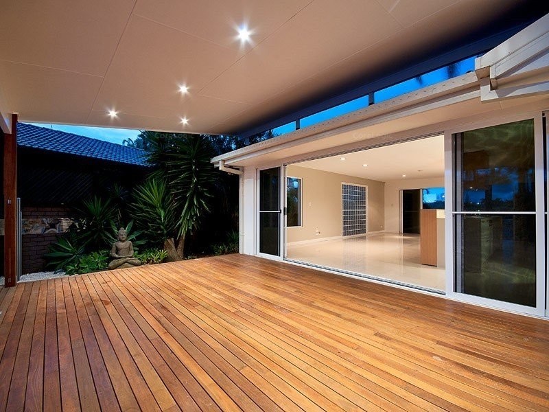 20 Maureen court, Broadbeach Waters QLD 4218