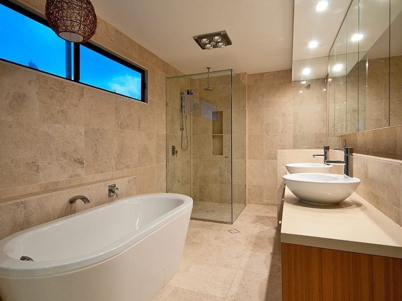 20 Maureen court, Broadbeach Waters QLD 4218