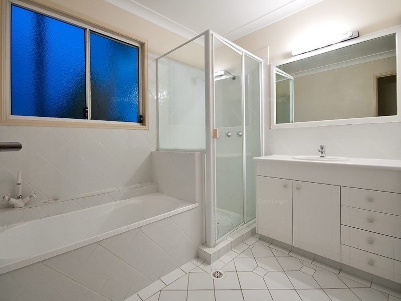 20 Maureen court, Broadbeach Waters QLD 4218