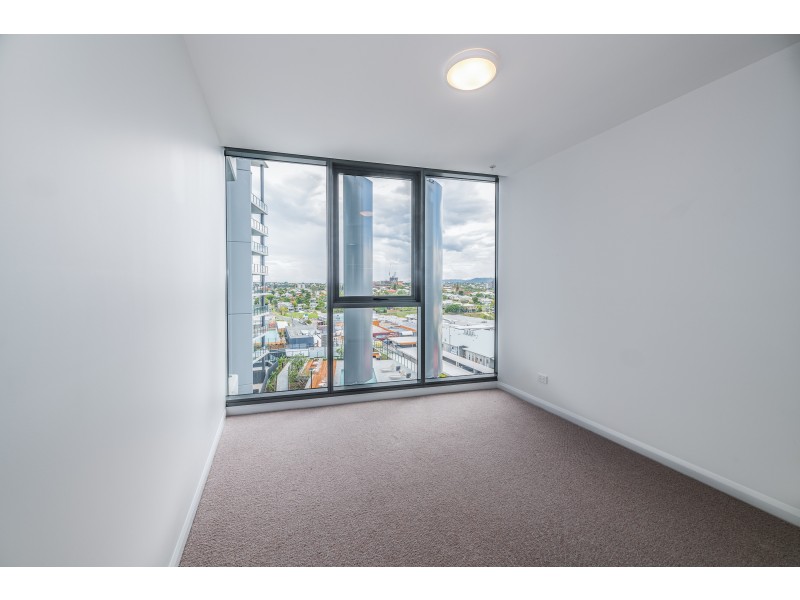 11210/300 Old Cleveland Road, Coorparoo QLD 4151