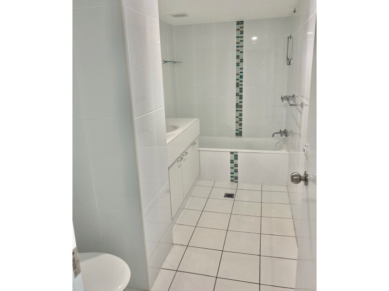 13/121 Surf Parade, Broadbeach QLD 4218
