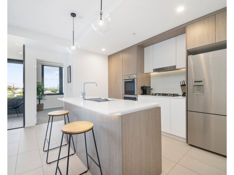 1033/123 Cavendish Road, Coorparoo QLD 4151