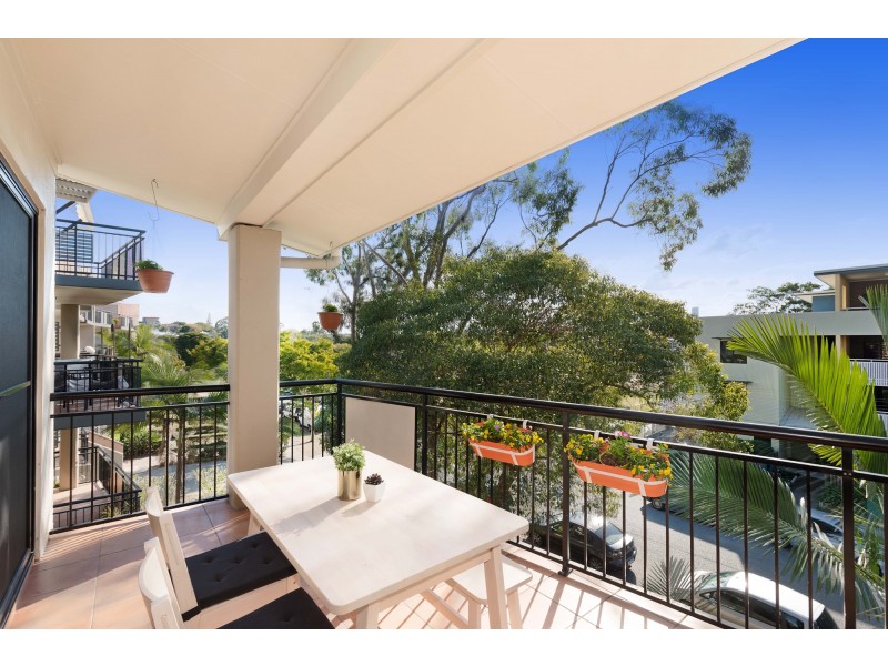 57/55 HARRIES RD, Coorparoo QLD 4151