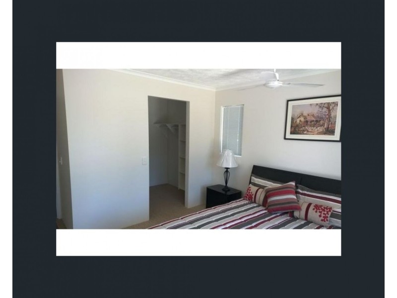 13/8 Ahern st, Labrador QLD 4215