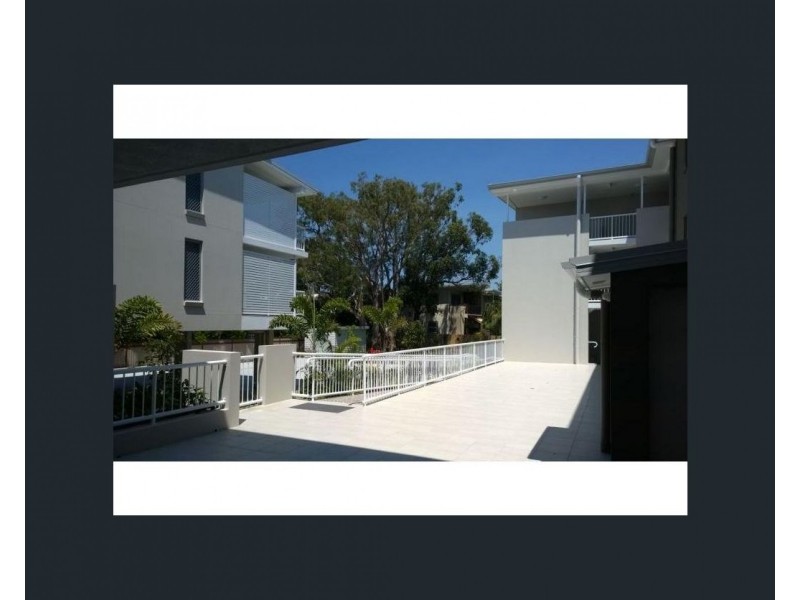 13/8 Ahern st, Labrador QLD 4215