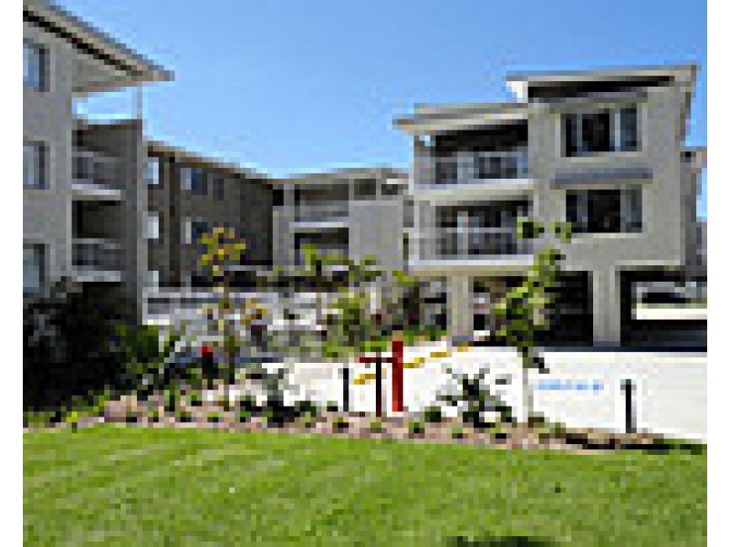 13/8 Ahern st, Labrador QLD 4215