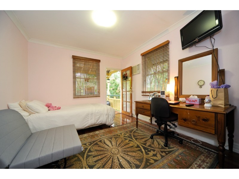 8 Challinor, Auchenflower QLD 4066