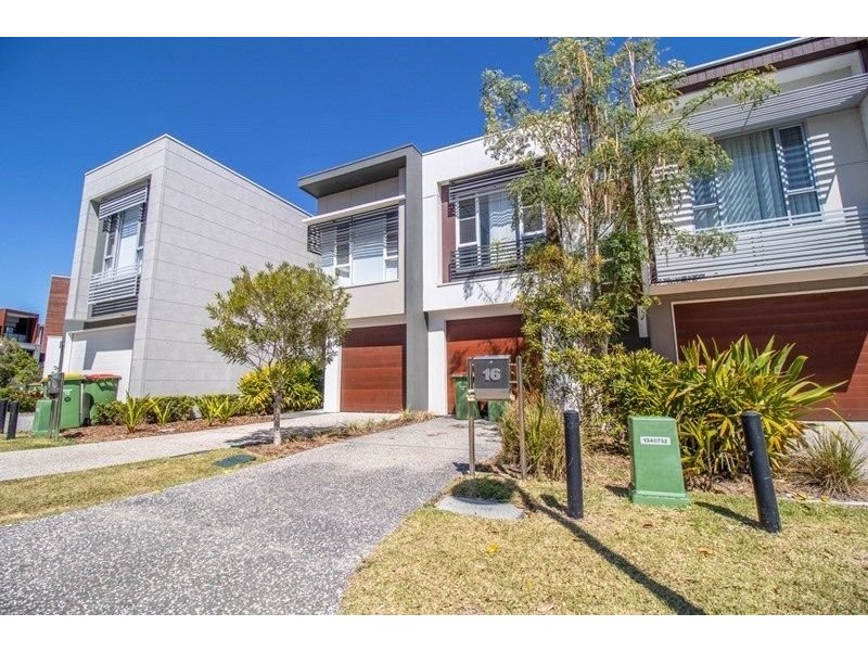 16 Brooklyn Crescent, Robina QLD 4226