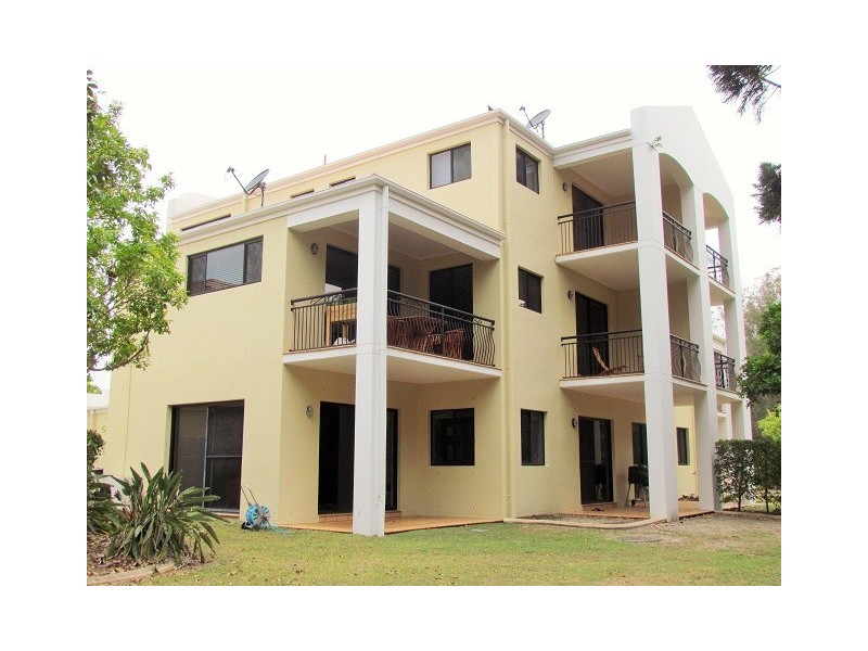 8864 Magnolia Drive East, Hope Island QLD 4212