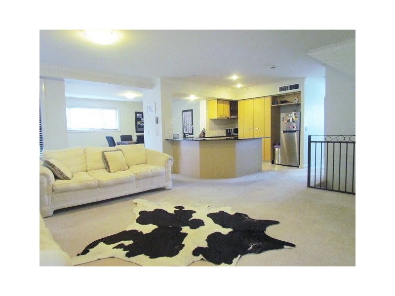 8864 Magnolia Drive East, Hope Island QLD 4212