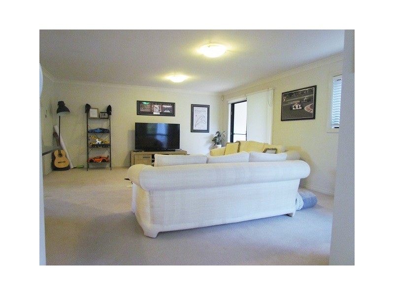 8864 Magnolia Drive East, Hope Island QLD 4212